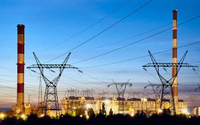 Jaké emise CO2 připadají na vyrobenou jednotku elektřiny dle typu elektrárny?